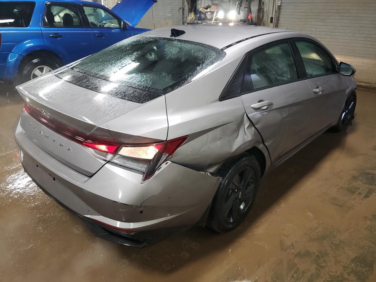 2022 HYUNDAI ELANTRA SE - Image 3