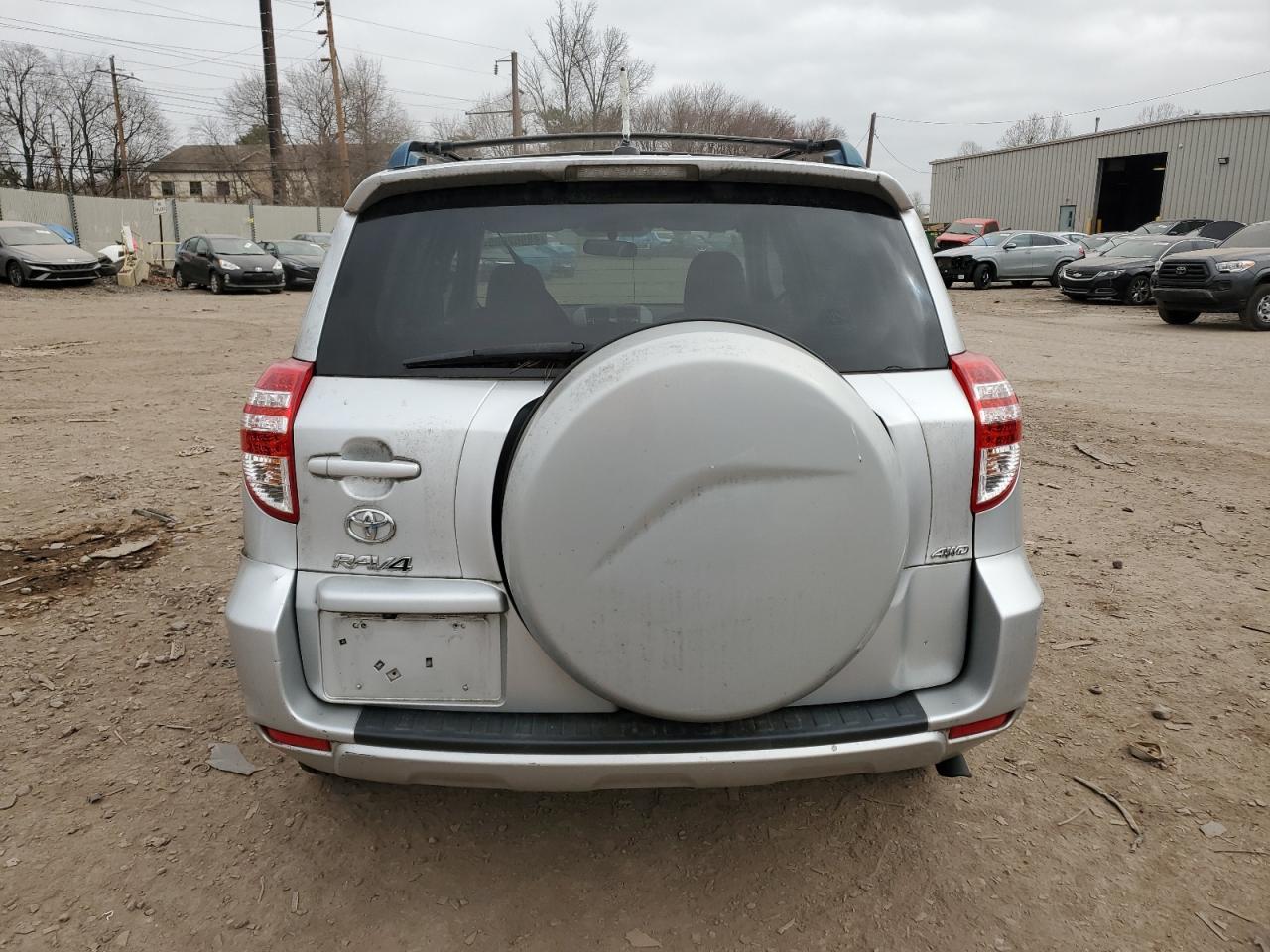 2011 TOYOTA RAV4 - Фото 6