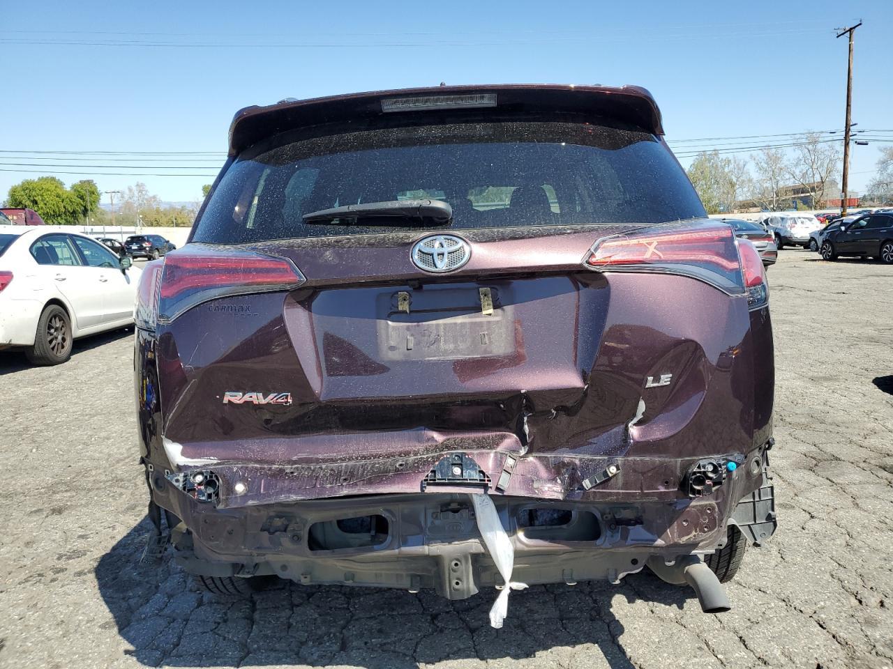 2018 TOYOTA RAV4 LE - Фото 6