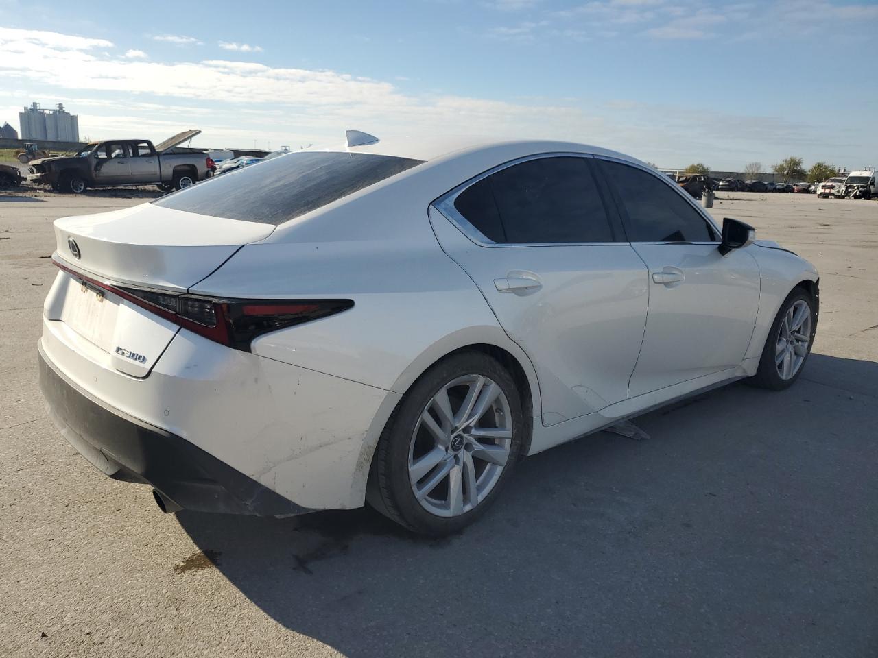 2022 LEXUS IS 300 - Фото 3
