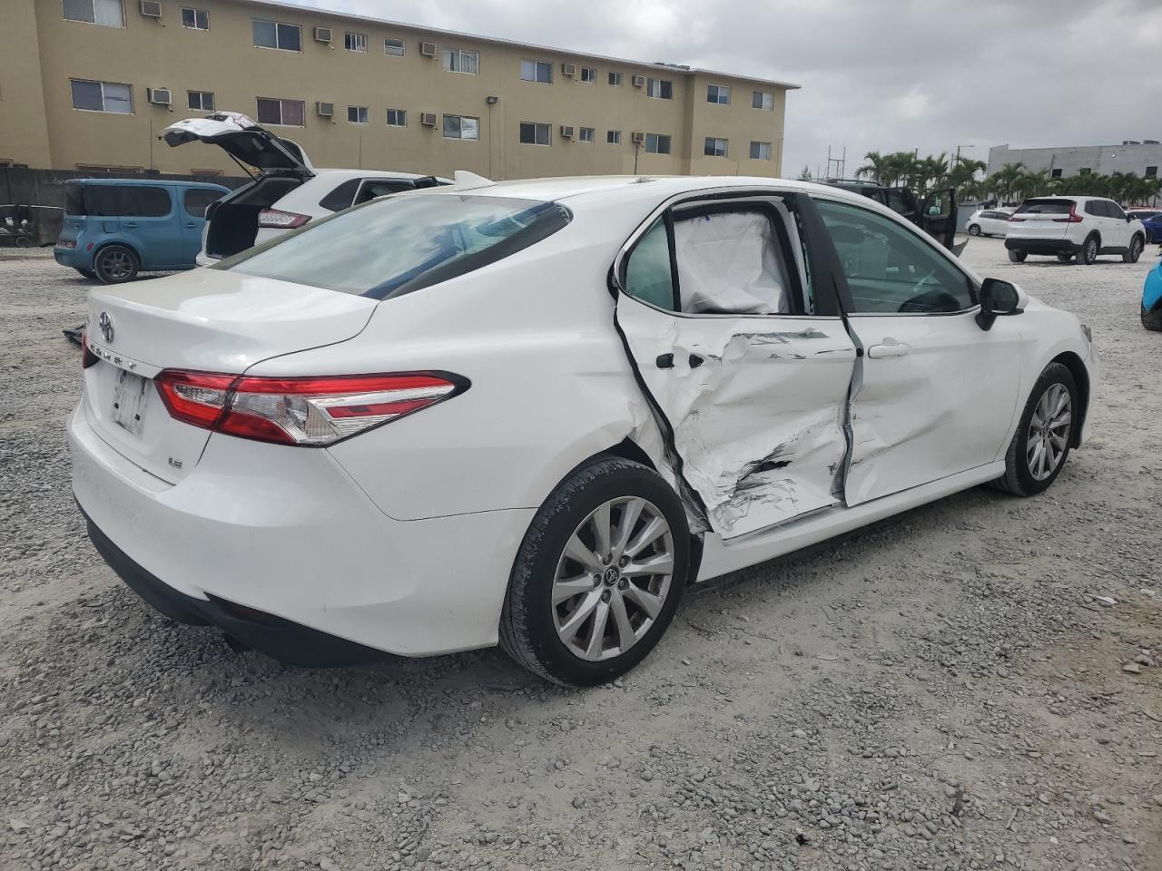 2019 TOYOTA CAMRY L - Фото 3