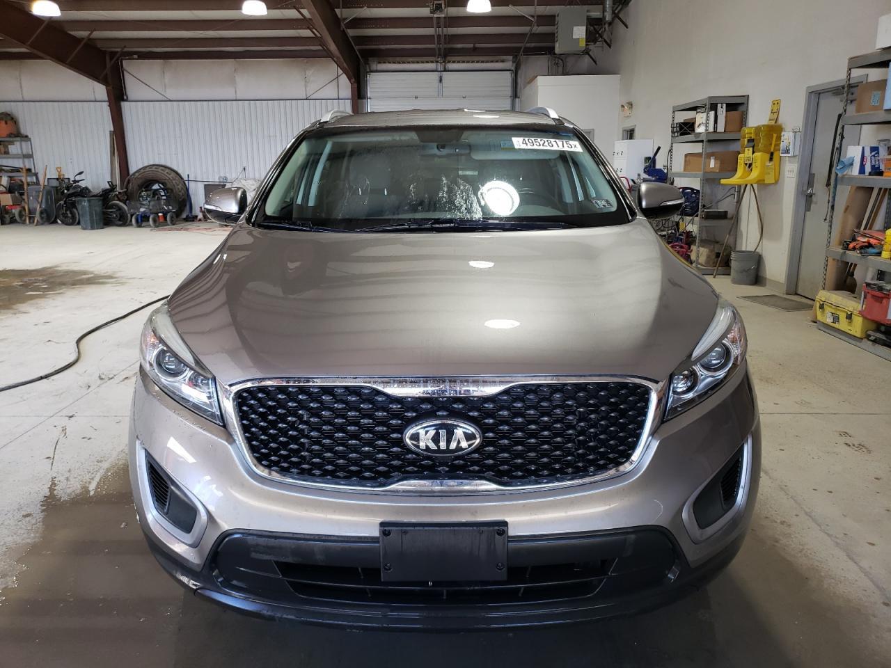 2017 KIA SORENTO LX - Image 5