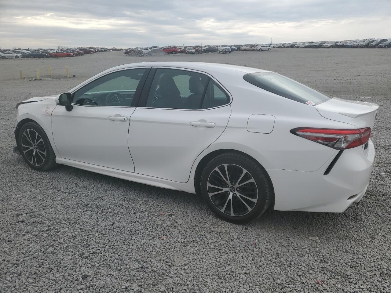 2018 TOYOTA CAMRY L - Фото 2