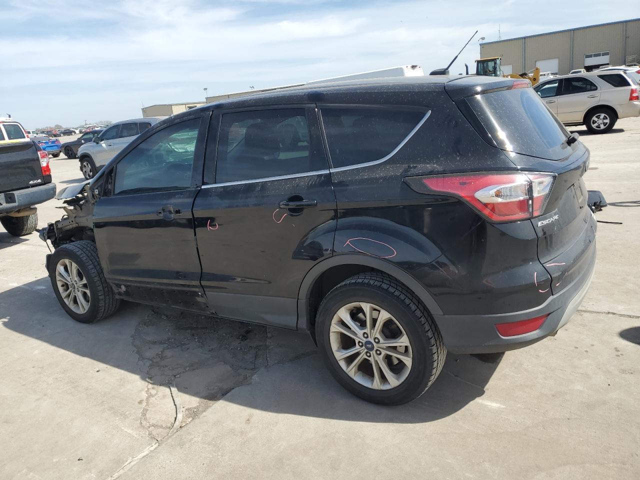 2017 FORD ESCAPE SE - Image 2