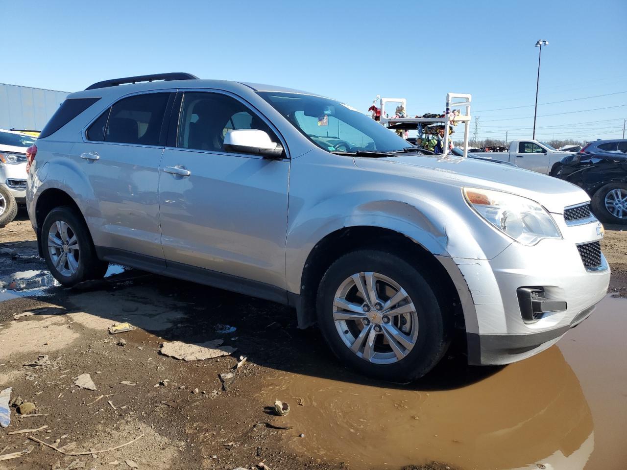 2011 CHEVROLET EQUINOX LT - Image 4