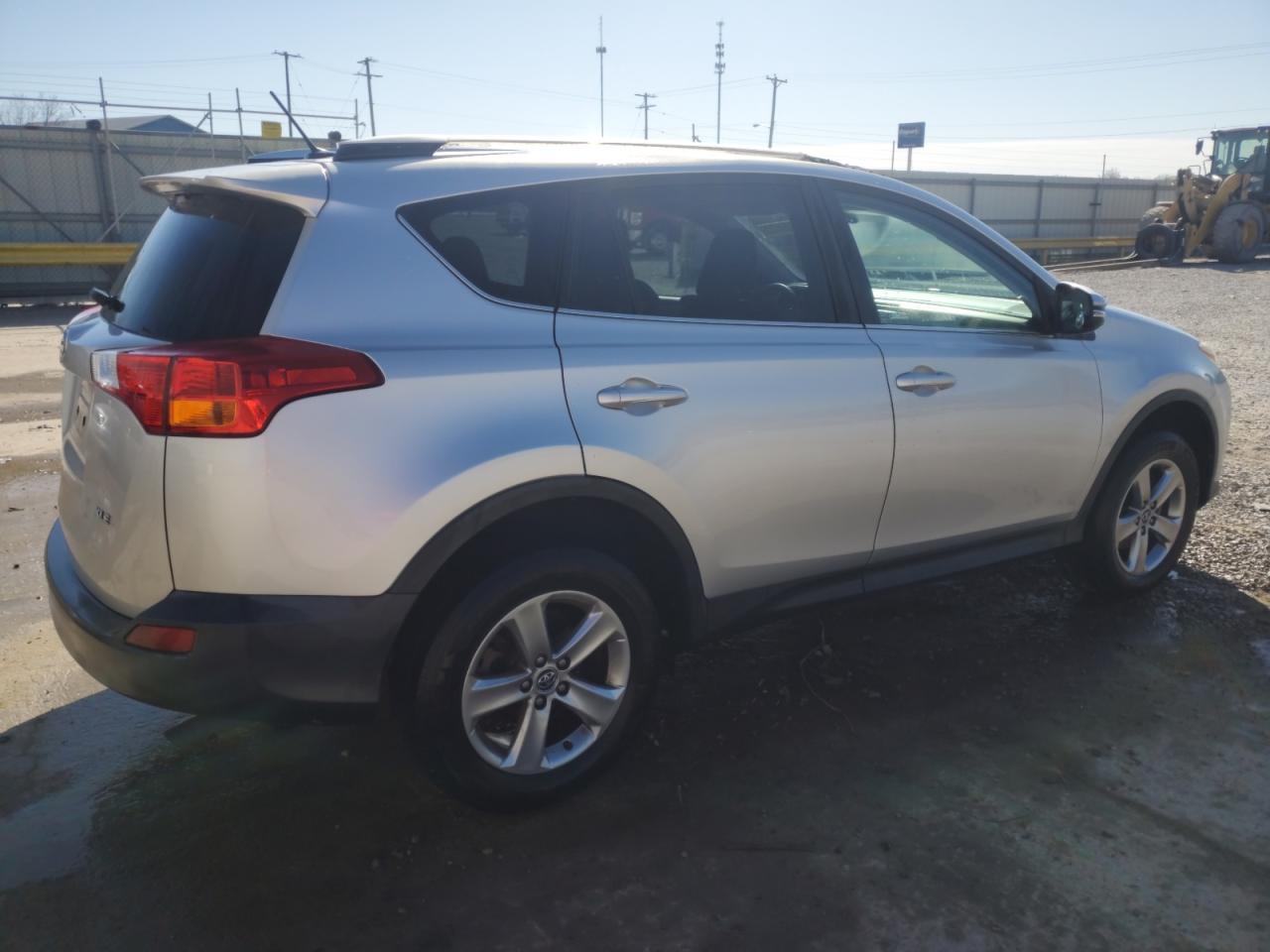 2015 TOYOTA RAV4 XLE - Image 3