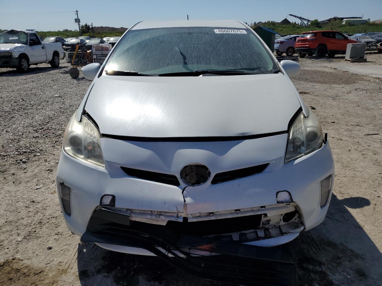 2015 TOYOTA PRIUS - Image 5