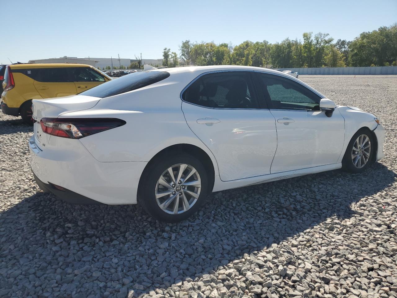 2023 TOYOTA CAMRY LE - Фото 3