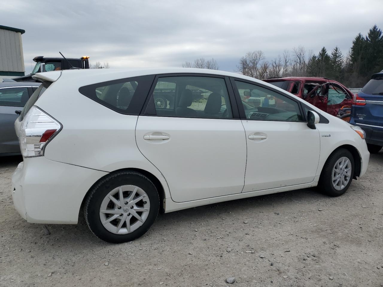 2013 TOYOTA PRIUS V - Фото 3