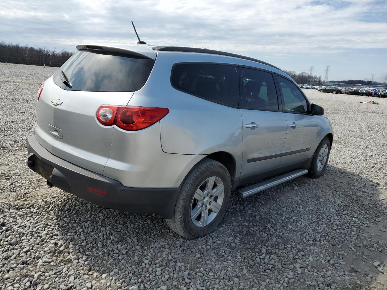2012 CHEVROLET TRAVERSE L - Image 3