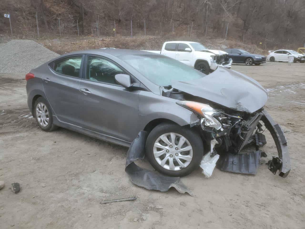 2013 HYUNDAI ELANTRA GL - Image 4