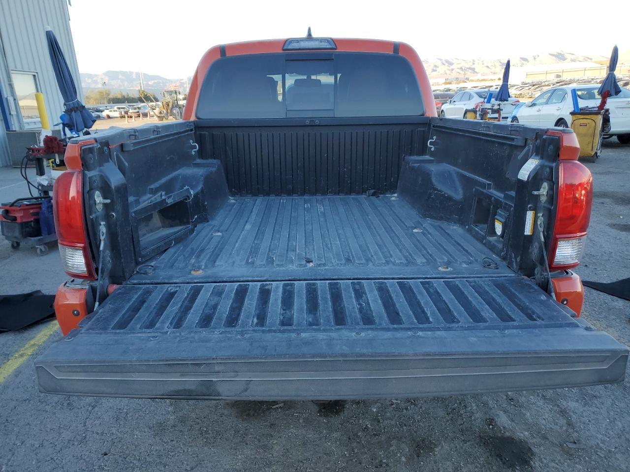 2017 TOYOTA TACOMA DOU - Фото 6