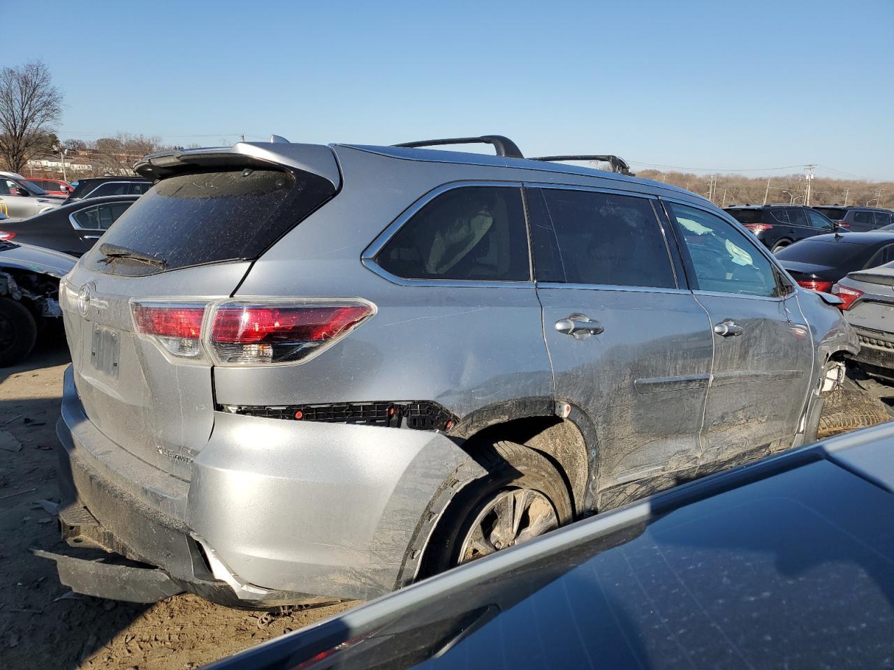 2015 TOYOTA HIGHLANDER - Image 3