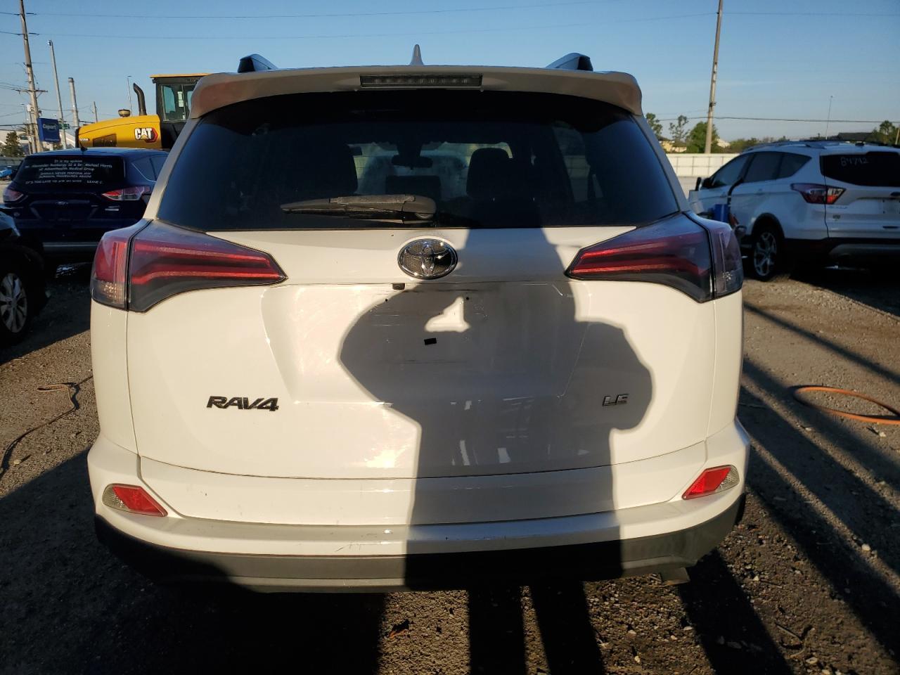 2018 TOYOTA RAV4 LE - Фото 6