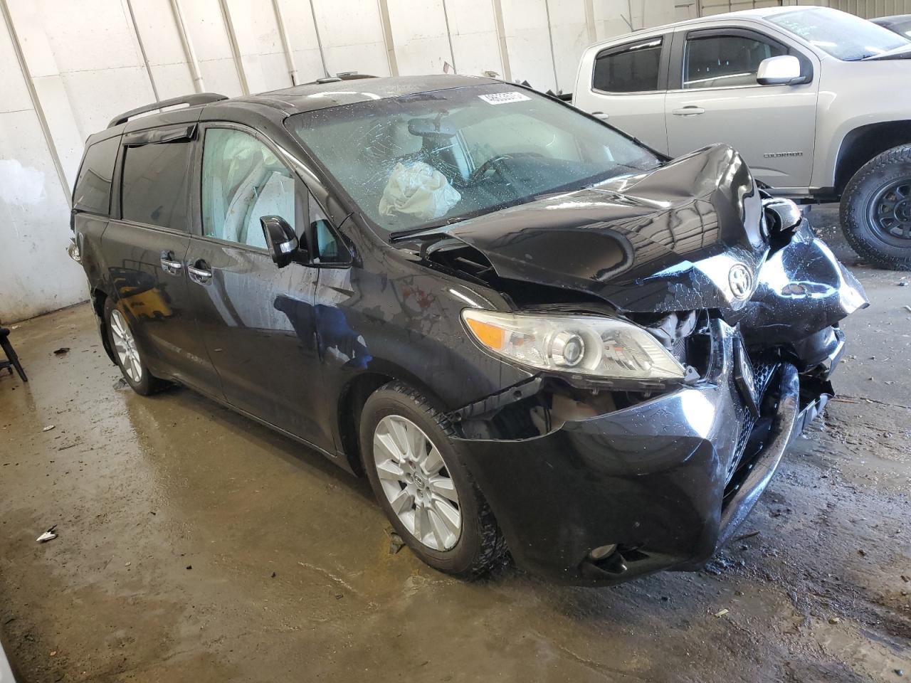 2013 TOYOTA SIENNA XLE - Фото 4
