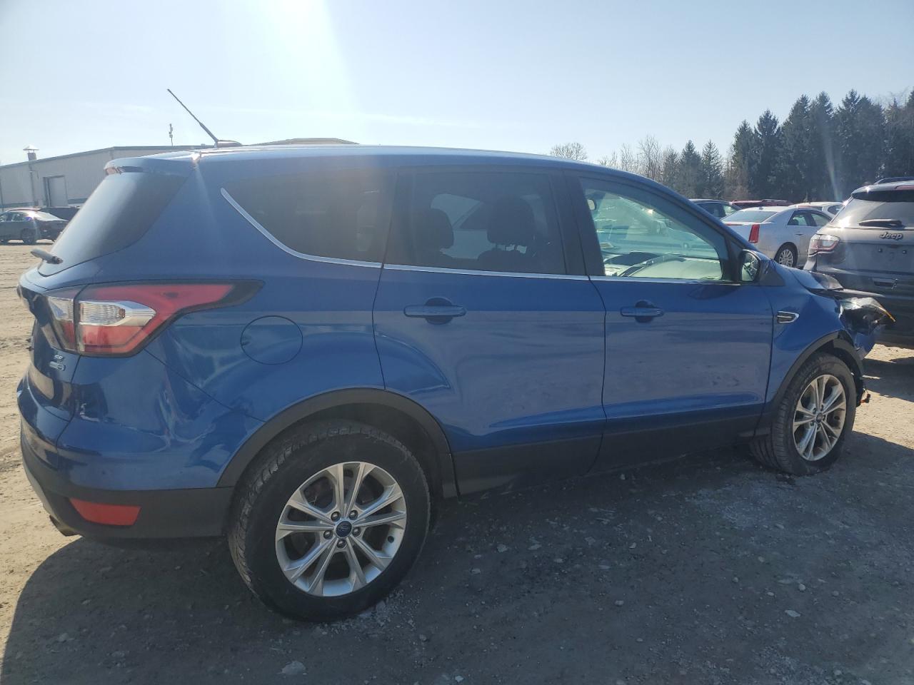 2017 FORD ESCAPE SE - Фото 3