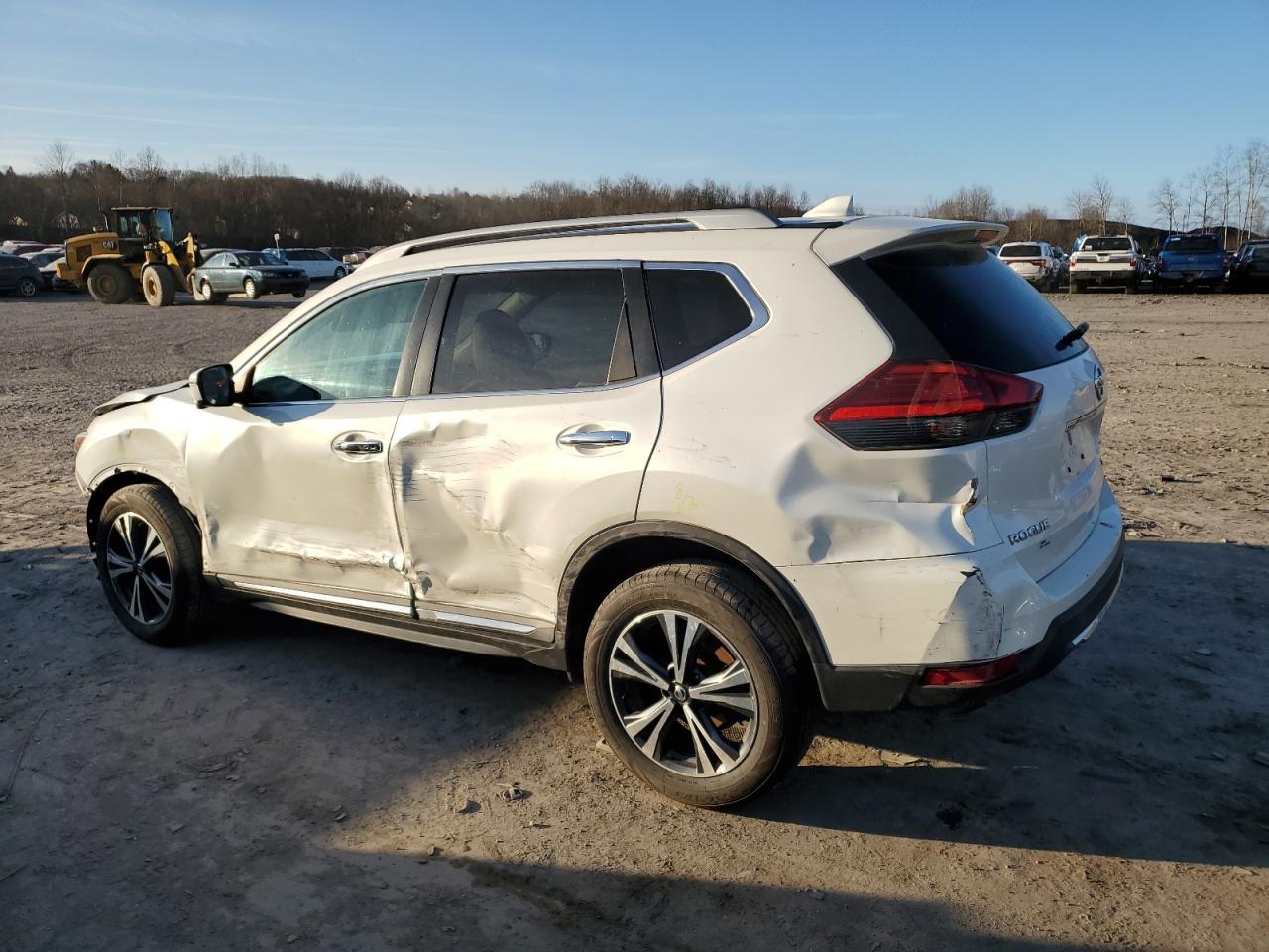 2017 NISSAN ROGUE SV - Фото 2
