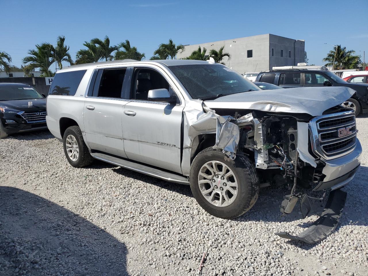 2016 GMC YUKON XL C - Image 4