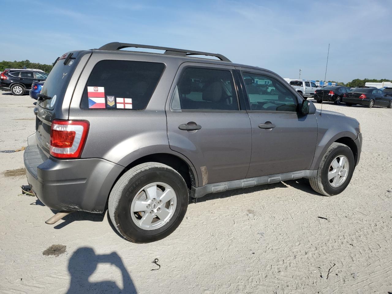 2010 FORD ESCAPE XLT - Image 3