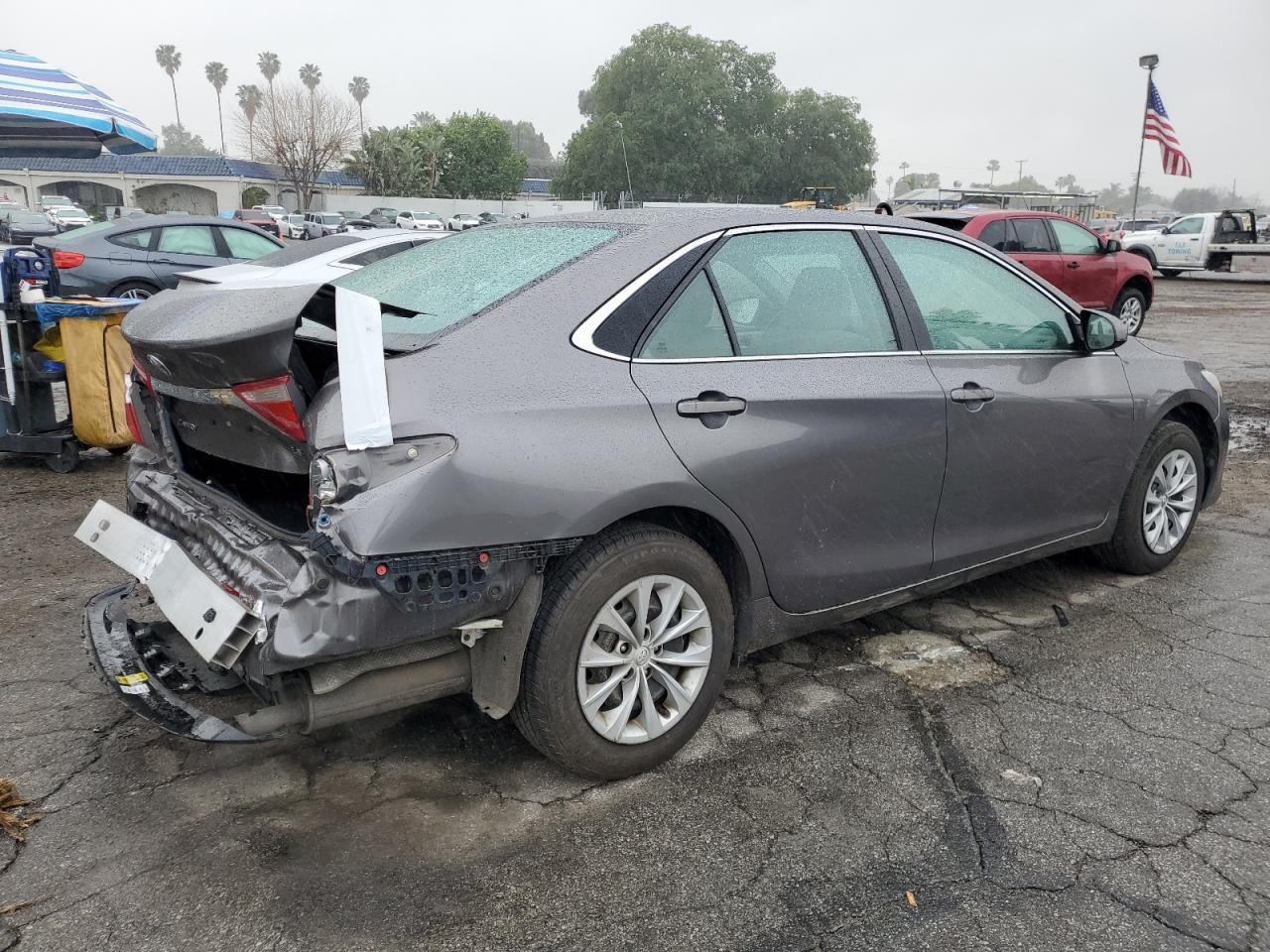 2015 TOYOTA CAMRY LE - Фото 3