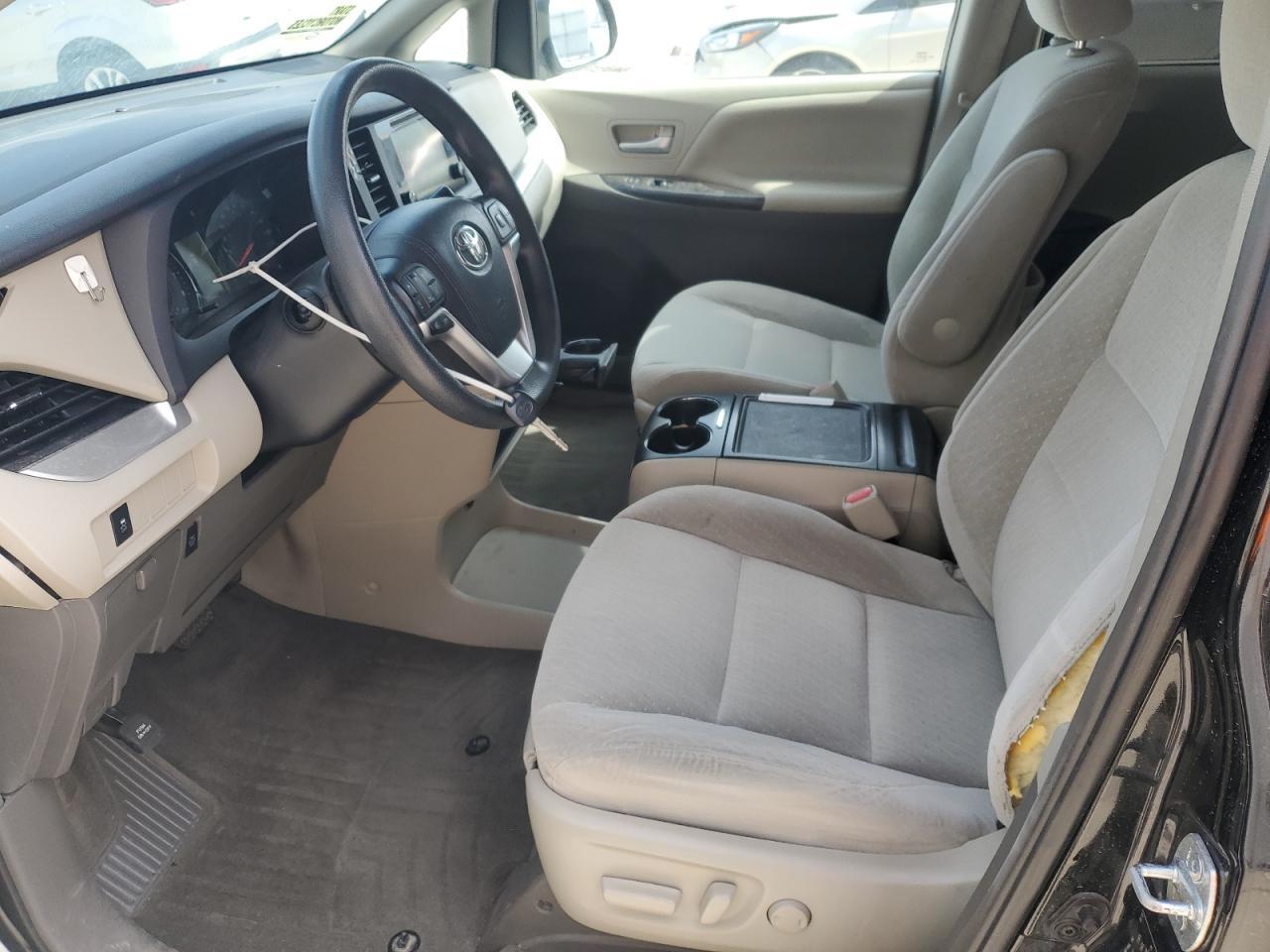 2015 TOYOTA SIENNA LE - Фото 7