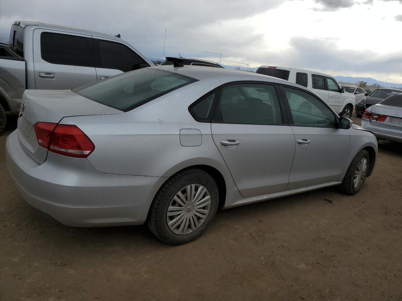 2014 VOLKSWAGEN PASSAT S - Фото 3