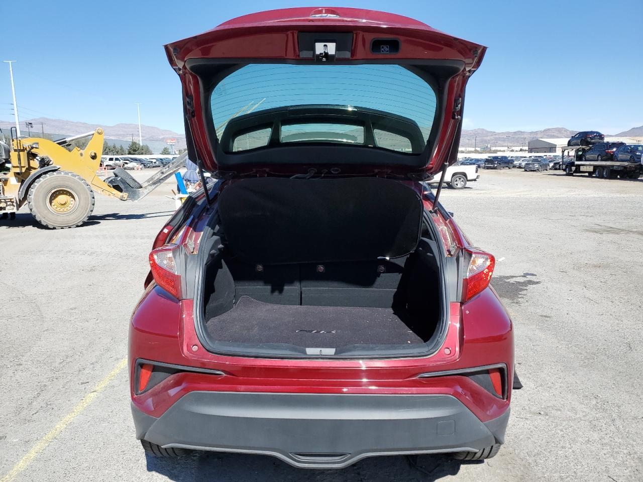 2019 TOYOTA C-HR XLE - Фото 6