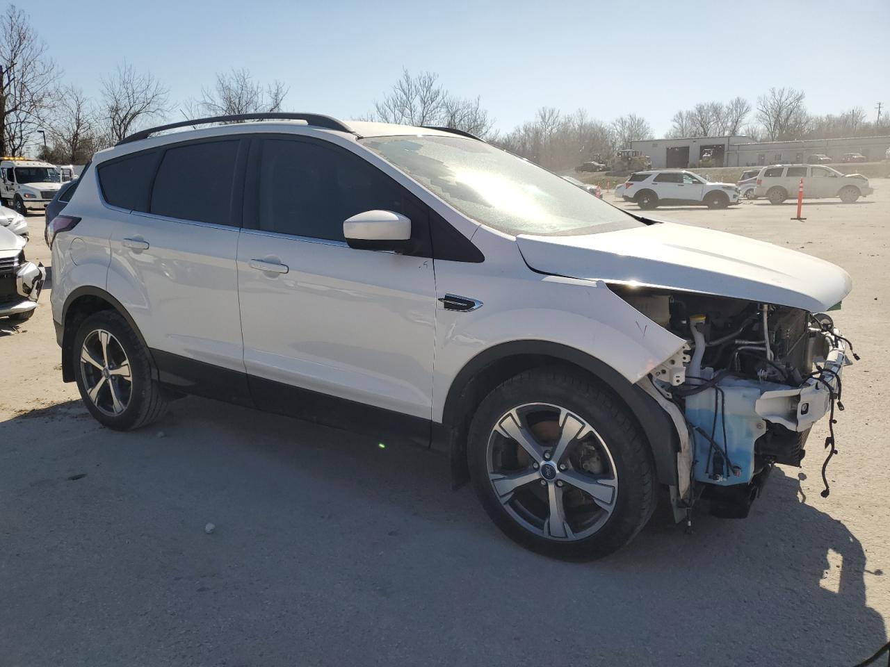 2017 FORD ESCAPE SE - Фото 4