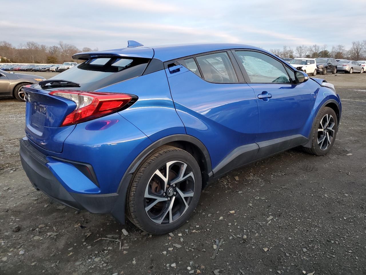 2018 TOYOTA C-HR XLE - Фото 3
