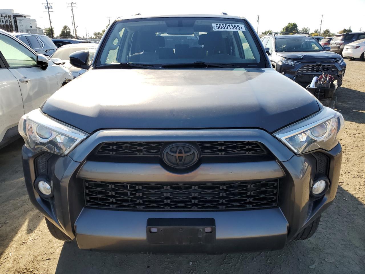 2019 TOYOTA 4RUNNER SR - Фото 5