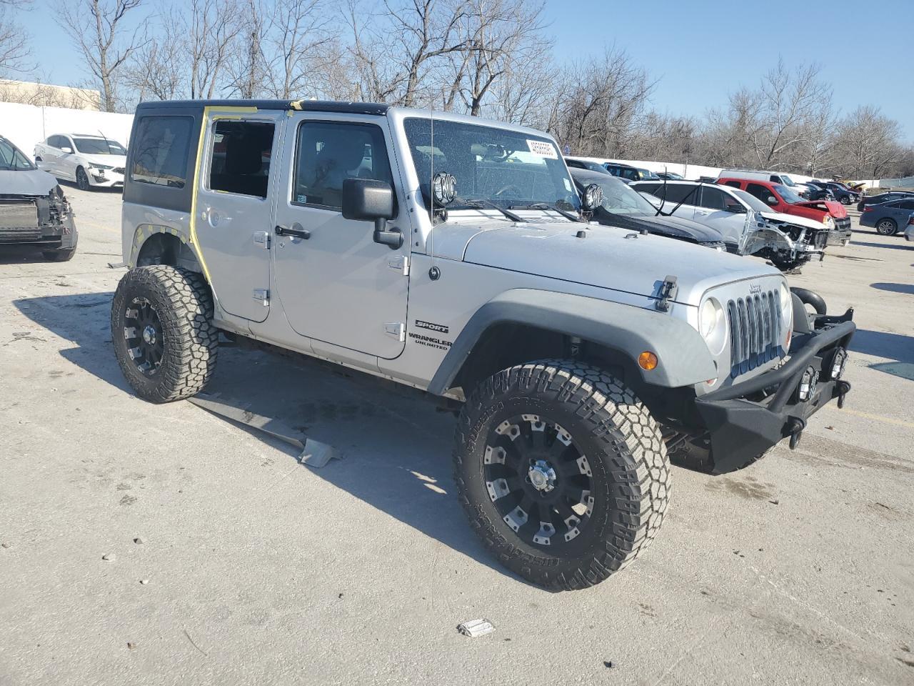 2012 JEEP WRANGLER U - Image 4