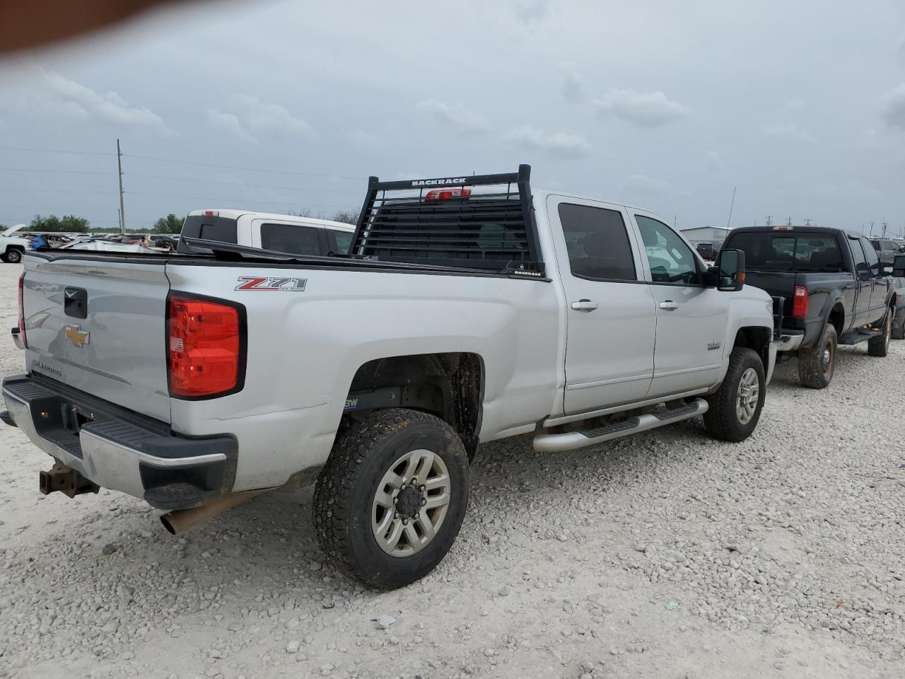 2017 CHEVROLET SILVERADO - Image 4