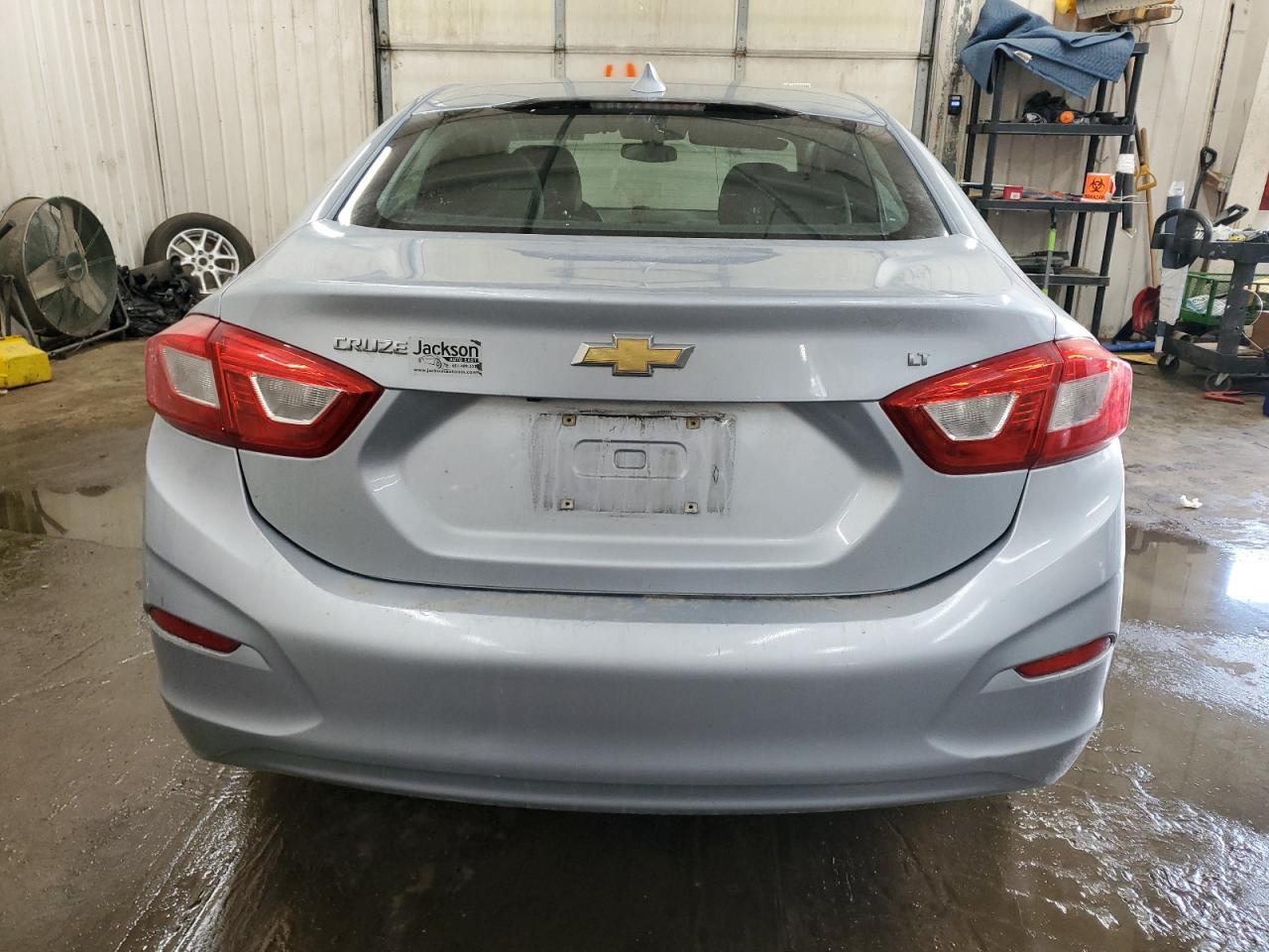 2017 CHEVROLET CRUZE LT - Image 6