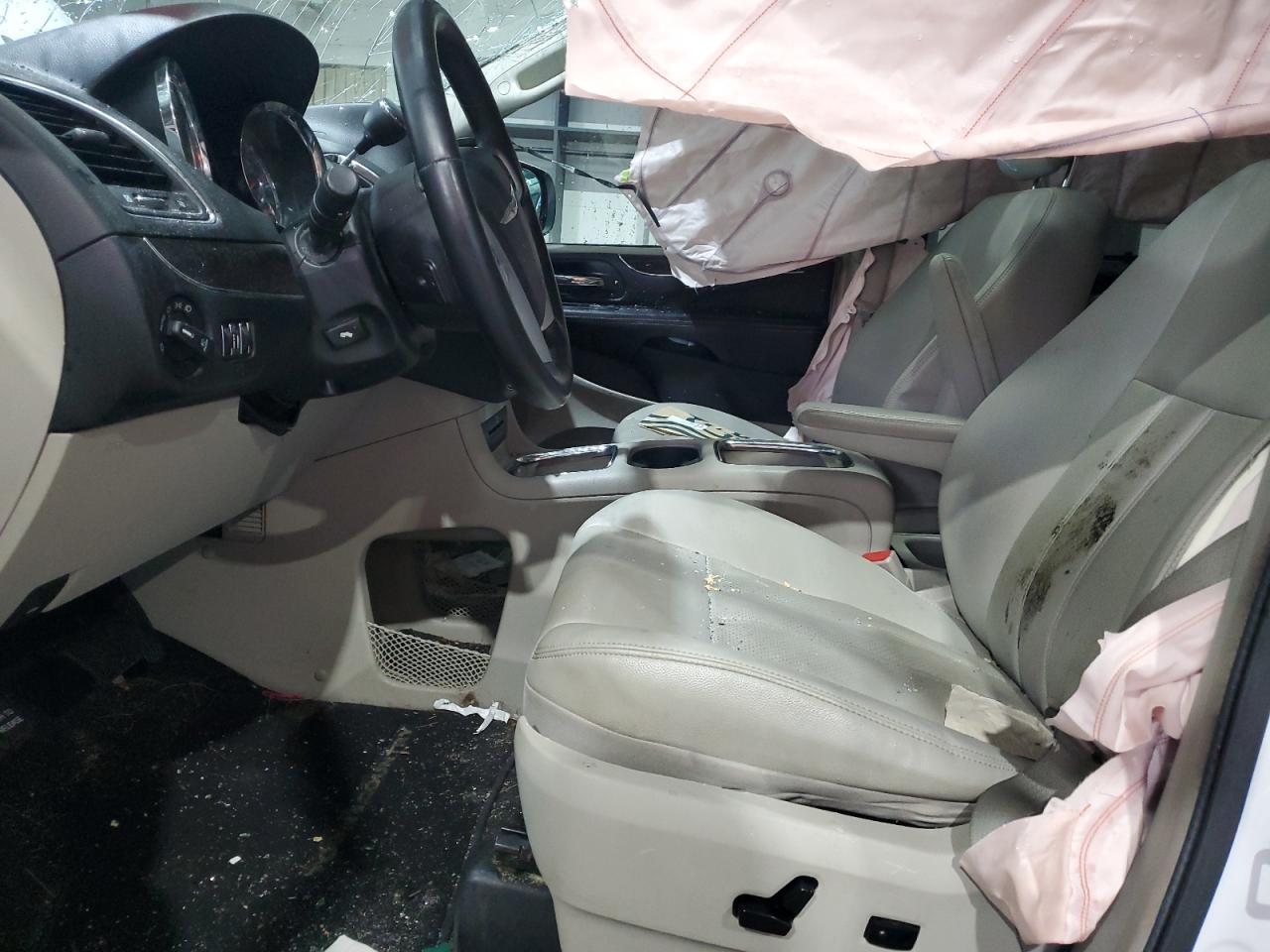 2014 CHRYSLER TOWN & COU - Image 7