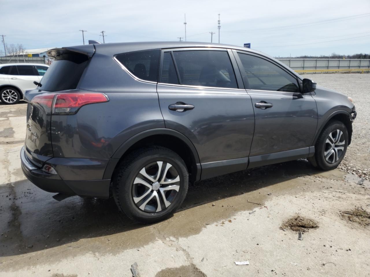 2018 TOYOTA RAV4 LE - Фото 3