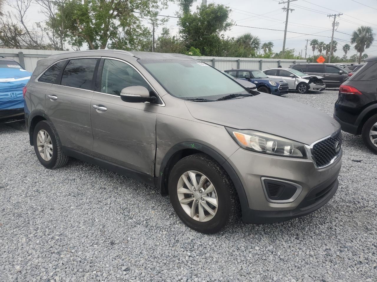 2016 KIA SORENTO LX - Image 4