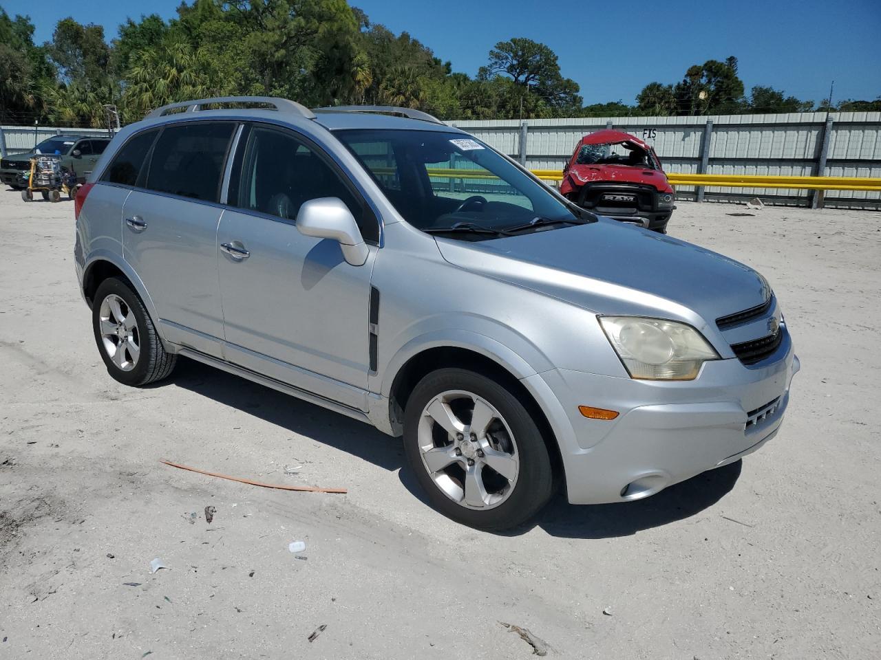 2013 CHEVROLET CAPTIVA LT - Image 4