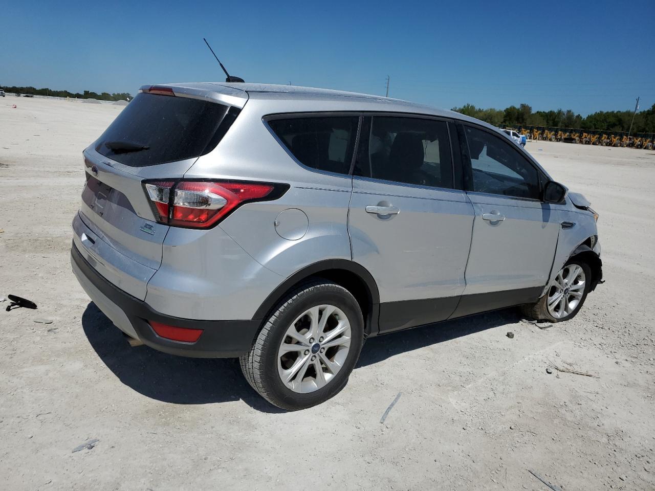 2017 FORD ESCAPE SE - Фото 3