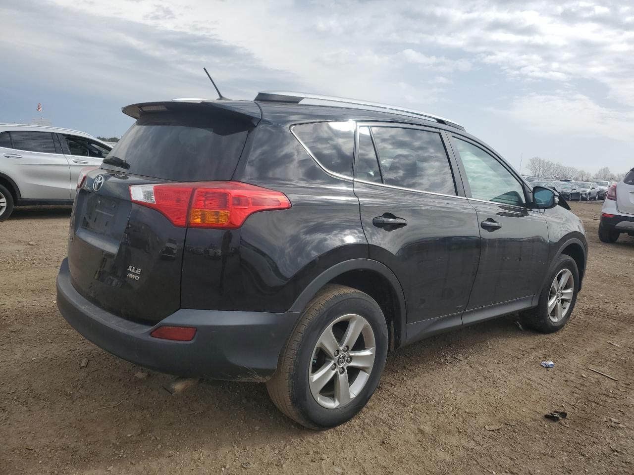 2015 TOYOTA RAV4 XLE - Image 3
