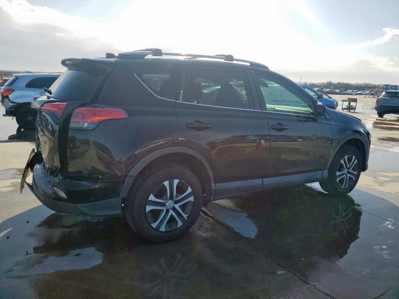 2017 TOYOTA RAV4 LE - Image 3
