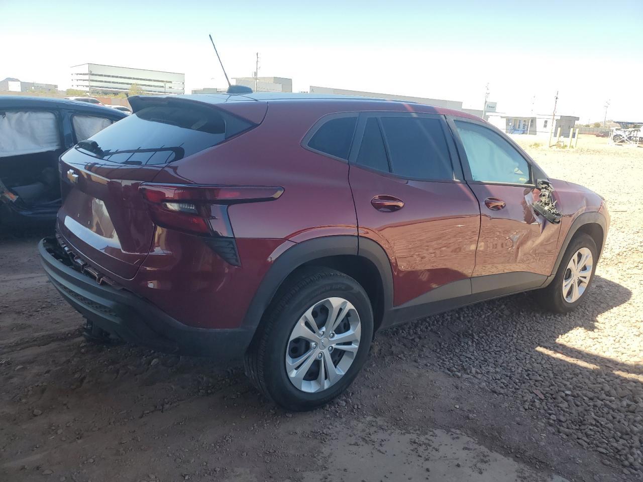 2024 CHEVROLET TRAX LS - Image 3