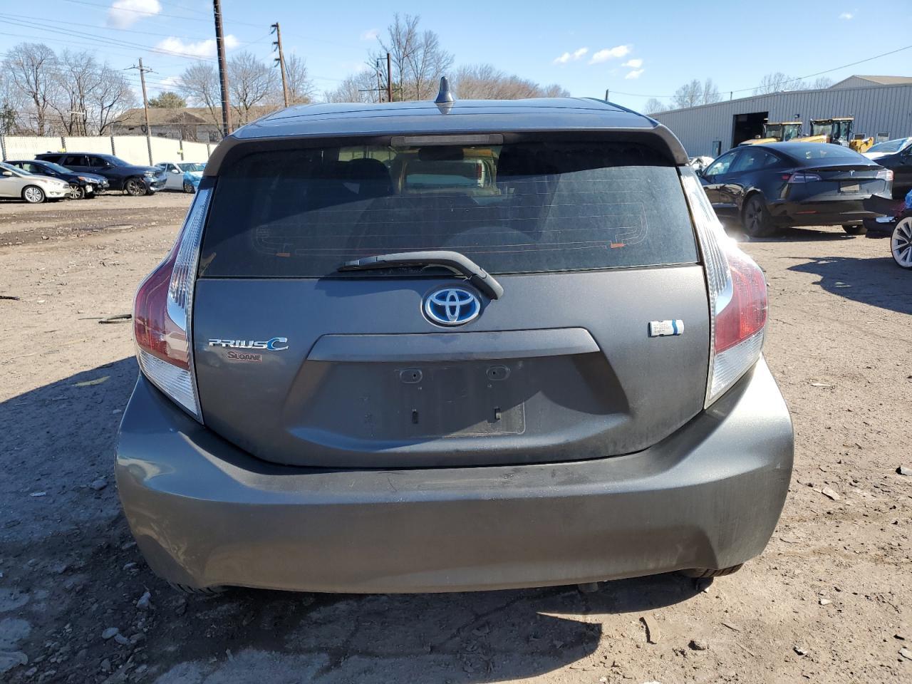 2015 TOYOTA PRIUS C - Фото 6