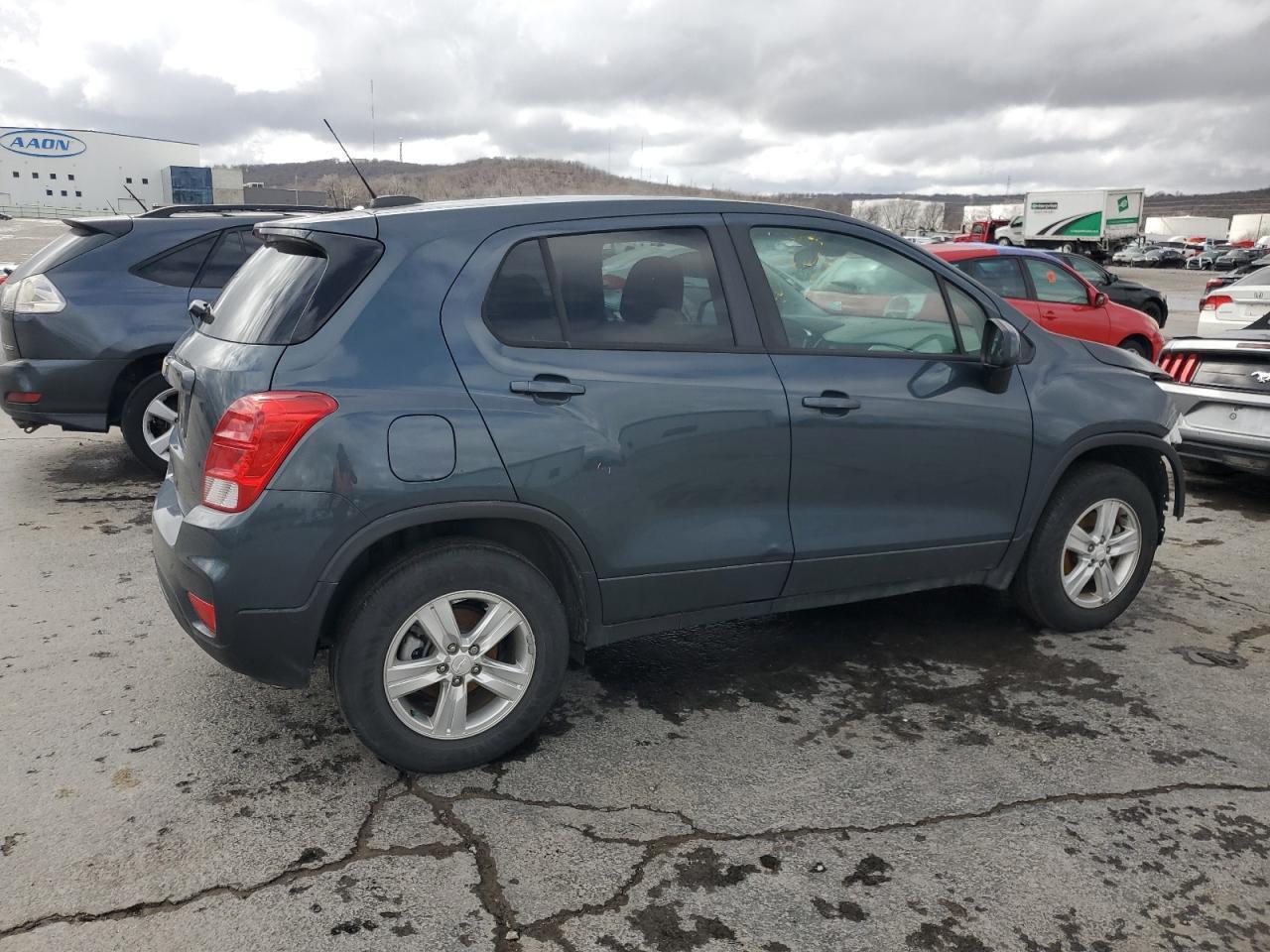 2021 CHEVROLET TRAX LS - Image 3