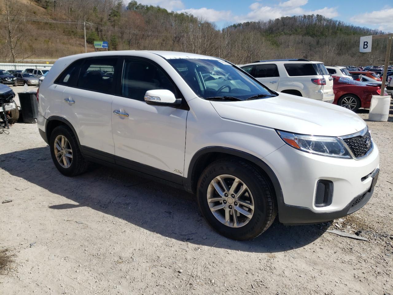 2014 KIA SORENTO LX - Image 4