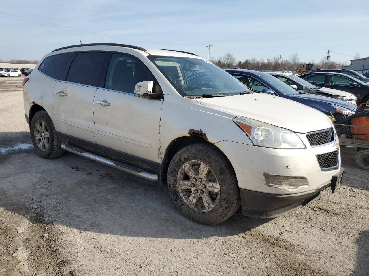 2011 CHEVROLET TRAVERSE L - Image 4
