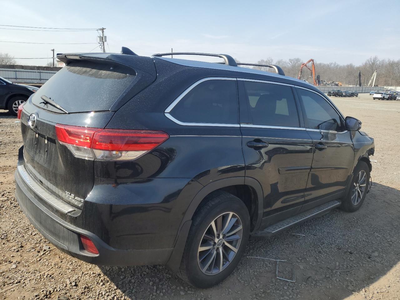 2019 TOYOTA HIGHLANDER - Image 3