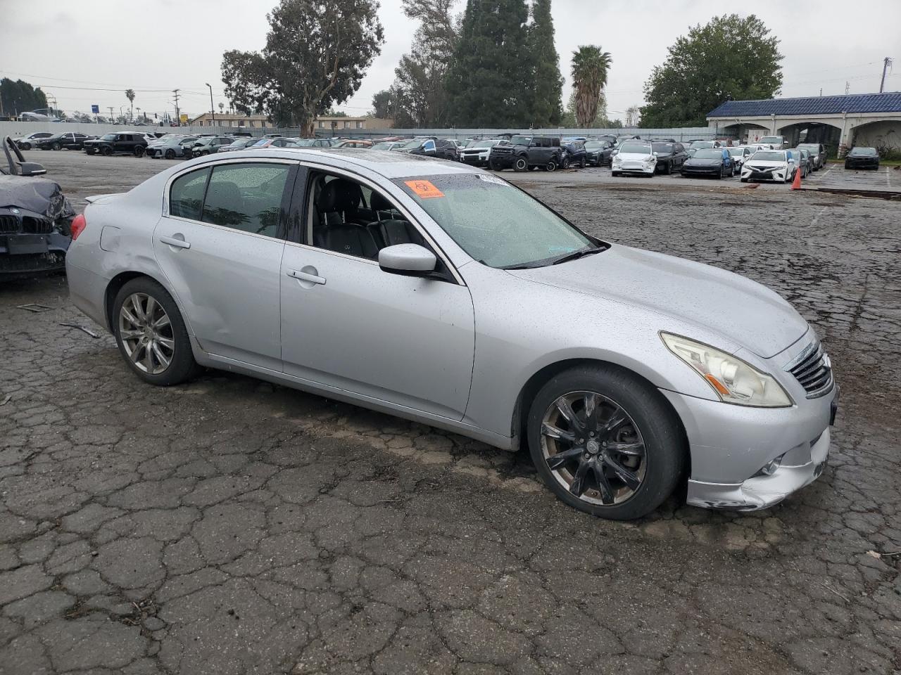 2011 INFINITI G37 BASE - Image 4