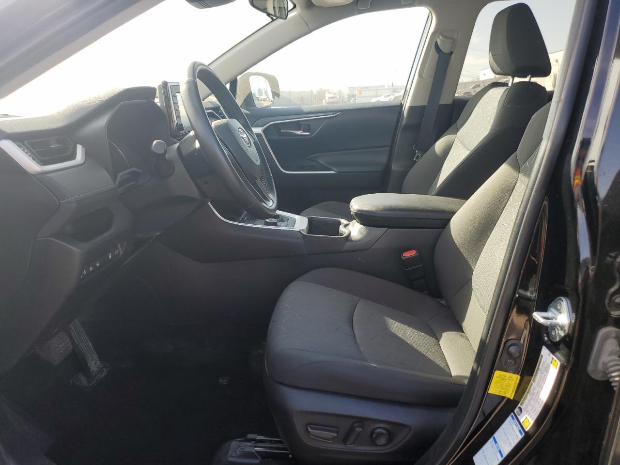 2022 TOYOTA RAV4 XLE - Фото 7