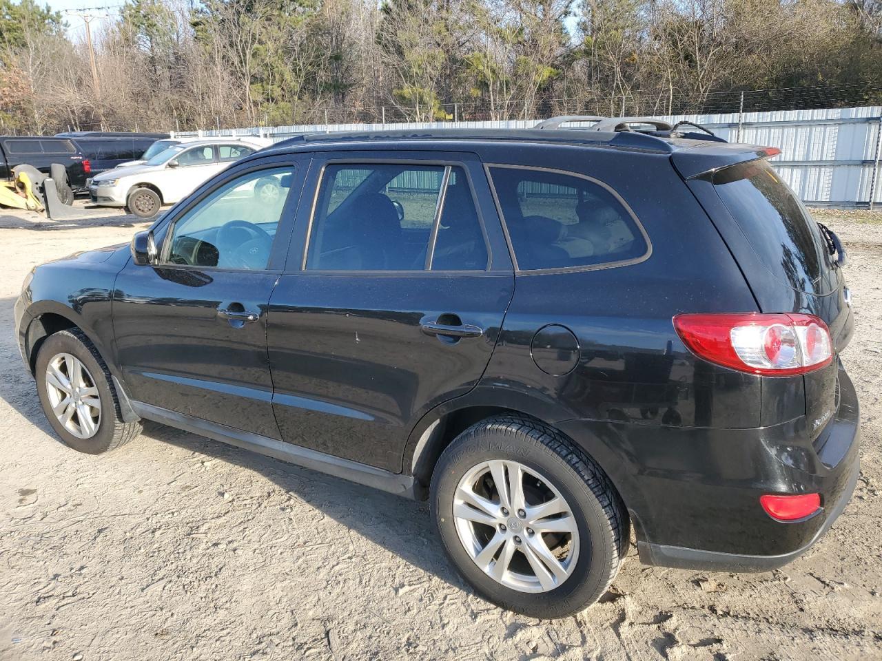 2011 HYUNDAI SANTA FE S - Image 2