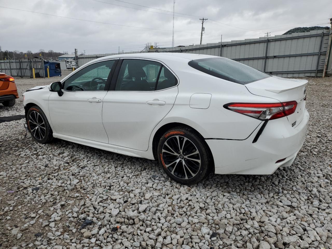 2018 TOYOTA CAMRY L - Фото 2